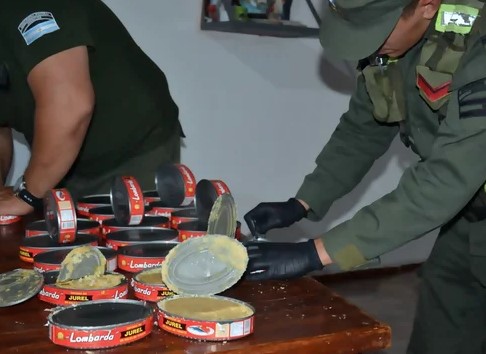 Santiago del Estero: en latas de pescado intentan ocultar 12 kilos de pasta base de cocaína Santiago del Estero: en latas de pescado intentan ocultar 12 kilos de pasta base de cocaína