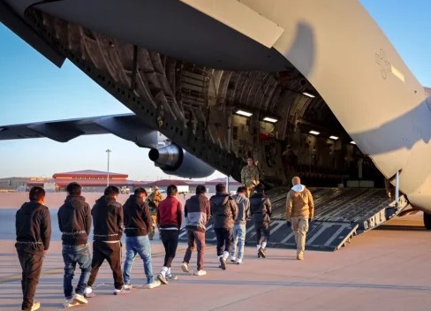 La Casa Blanca anuncia que comenzaron las deportaciones masivas de inmigrantes ilegales La Casa Blanca anuncia que comenzaron las deportaciones masivas de inmigrantes ilegales