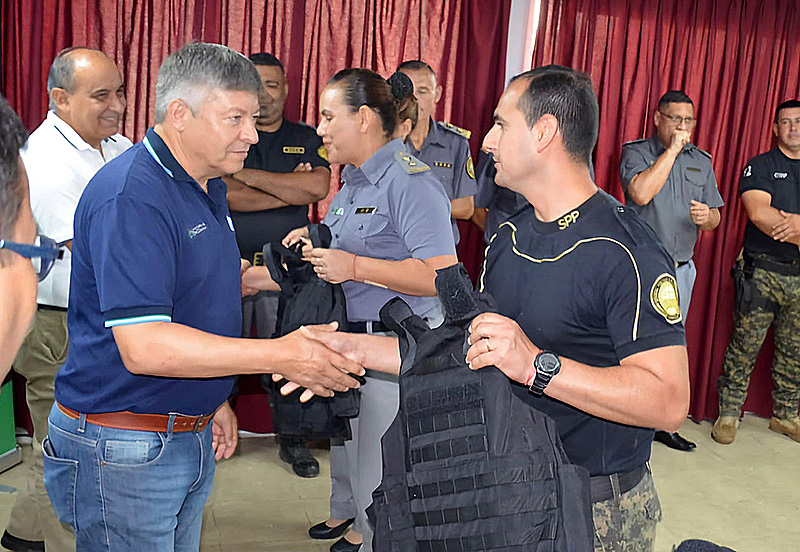 El Gobierno provincial continúa equipando a las fuerzas policiales El Gobierno provincial continúa equipando a las fuerzas policiales