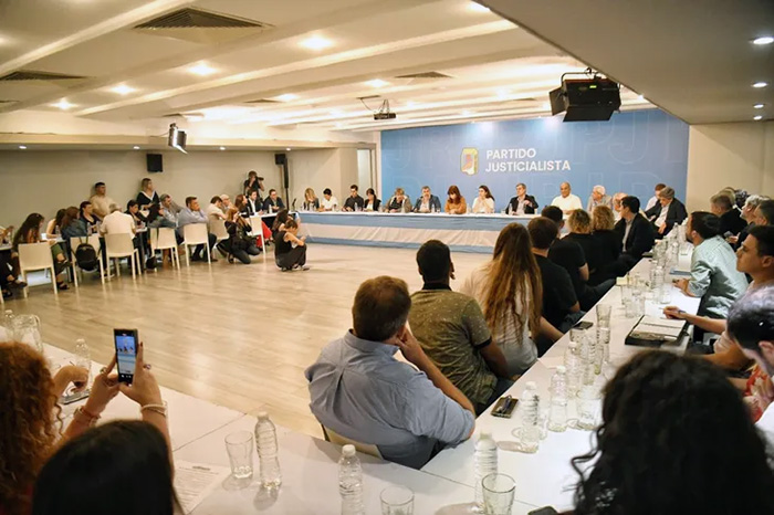 Congreso del PJ manifestó su rechazo al DNU del FMI: “Se da a espaldas del pueblo argentino” Congreso del PJ manifestó su rechazo al DNU del FMI: “Se da a espaldas del pueblo argentino”