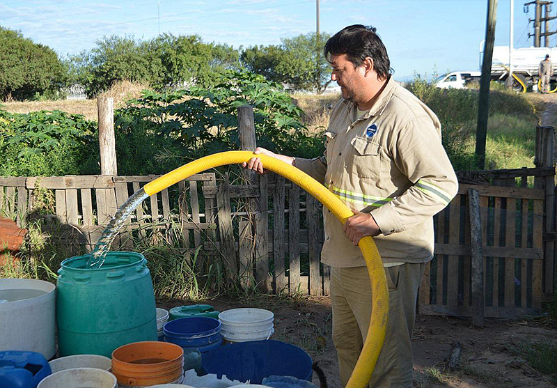 SAMEEP refuerza su asistencia con camiones de agua a granel en distintos barrios del Área Metropolitana SAMEEP refuerza su asistencia con camiones de agua a granel en distintos barrios del Área Metropolitana