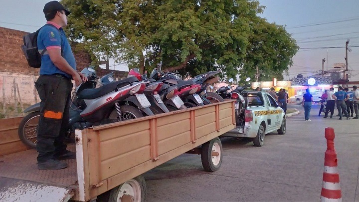 Por falta de casco, incautaron 23 motocicletas en un operativo conjunto entre la Policía y Tránsito Por falta de casco, incautaron 23 motocicletas en un operativo conjunto entre la Policía y Tránsito