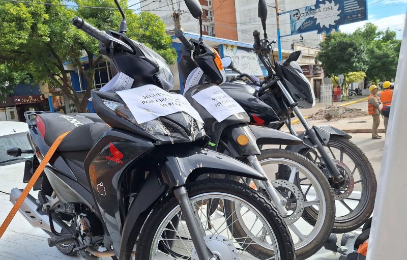 Multaron y secuestraron tres motocicletas por transitar por veredas Multaron y secuestraron tres motocicletas por transitar por veredas