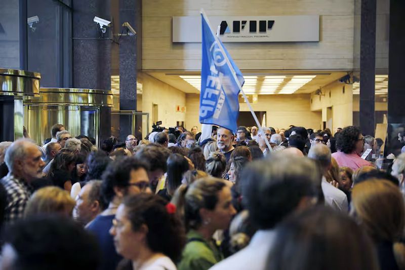 Tensión en la ex-AFIP: apagón informático y protestas afectó el normal funcionamiento del organismo Tensión en la ex-AFIP: apagón informático y protestas afectó el normal funcionamiento del organismo