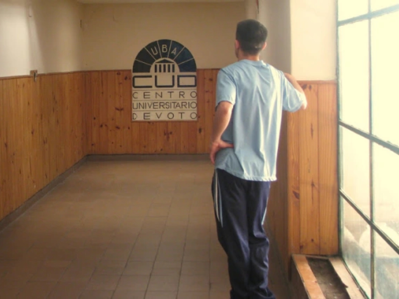 Otro revés para Bullrich: anulan sanción contra un detenido que estudia en Devoto Otro revés para Bullrich: anulan sanción contra un detenido que estudia en Devoto