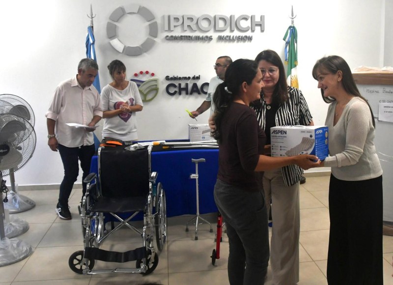 Discapacidad: “El objetivo es acompañar a quienes lo necesitan”, afirmó Schneider durante la entrega de elementos en el IPRODICH Discapacidad: “El objetivo es acompañar a quienes lo necesitan”, afirmó Schneider durante la entrega de elementos en el IPRODICH