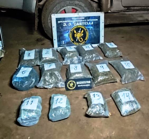 Tres hombres detenidos con más de doce kilos de marihuana en Castelli Tres hombres detenidos con más de doce kilos de marihuana en Castelli