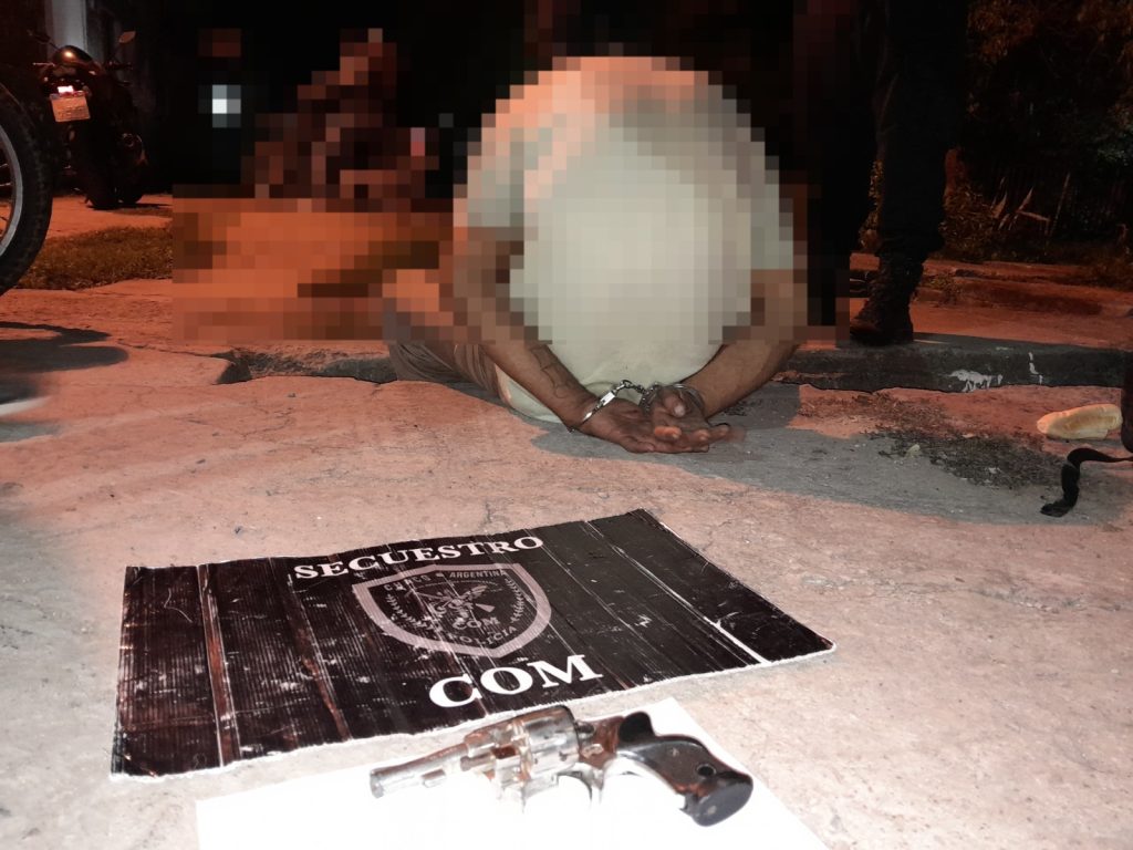 Atrapan a un hombre que minutos antes intentó realizar un robo a mano armada en el barrio Santa Inés