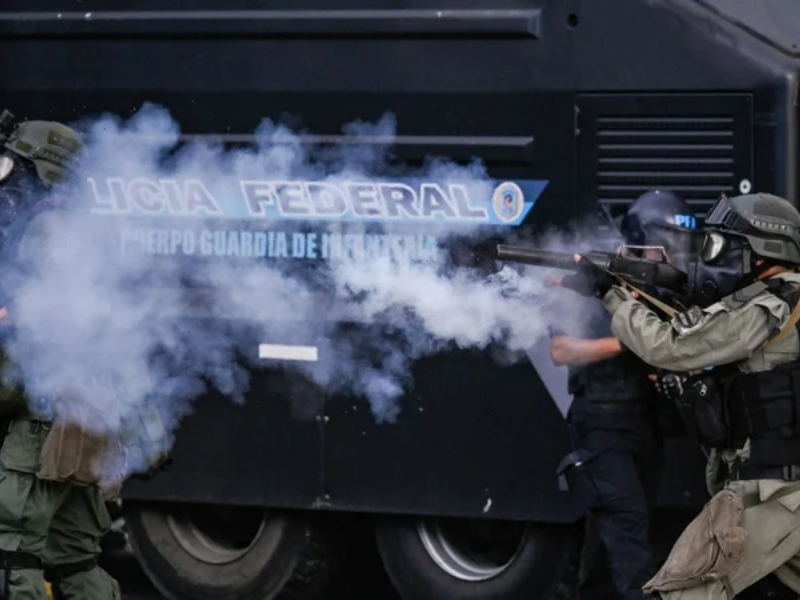 Bullrich habilitó a un mismo abogado del “gatillo fácil” para los dos federales que reprimieron a Pablo Grillo y Jonathan Navarro Bullrich habilitó a un mismo abogado del “gatillo fácil” para los dos federales que reprimieron a Pablo Grillo y Jonathan Navarro