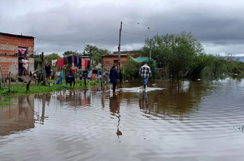 Evacuados en San Luis del Palmar y aislados en Empedrado por la crecida de los ríos Evacuados en San Luis del Palmar y aislados en Empedrado por la crecida de los ríos
