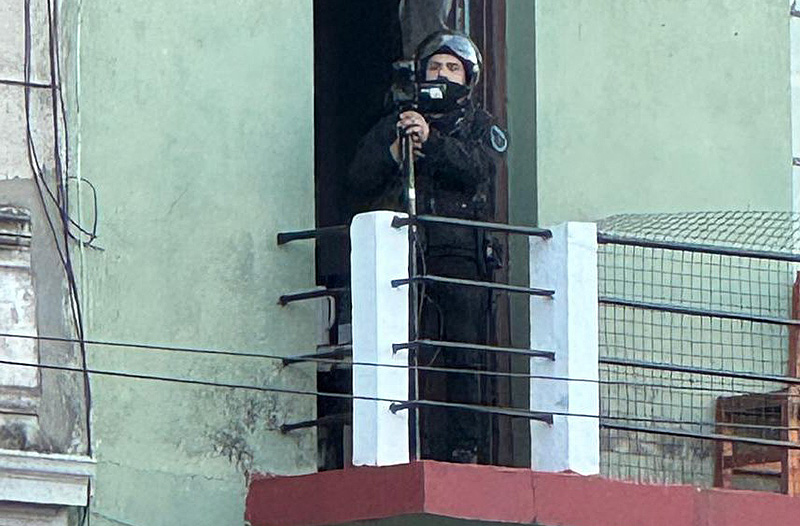 Denuncian que la Policía graba imágenes del balcón de Cristina y responsabilizan a Bullrich Denuncian que la Policía graba imágenes del balcón de Cristina y responsabilizan a Bullrich
