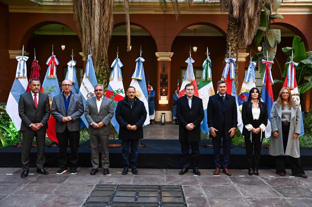 Zdero asistió a la reunión de mandatarios del Norte Grande y del Litoral en Santiago del Estero