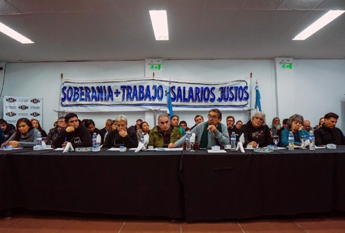 Se arma un frente sindical: gremios de transporte y estatales marchan contra Sturzenegger Se arma un frente sindical: gremios de transporte y estatales marchan contra Sturzenegger