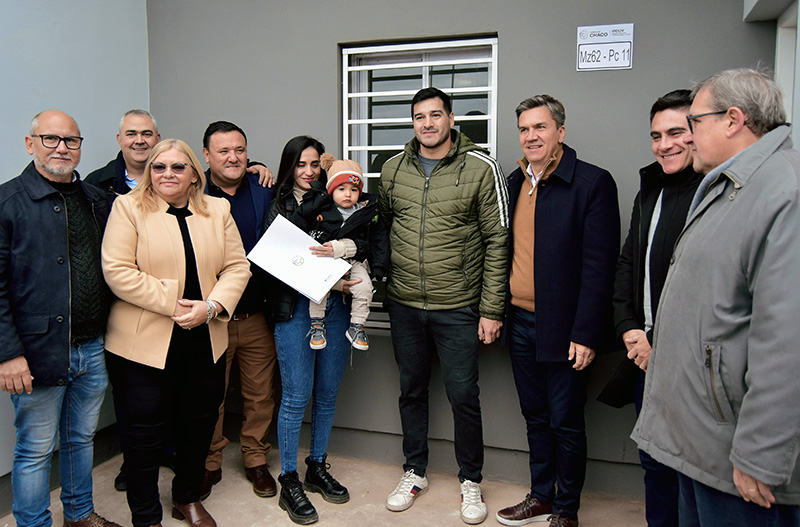 El gobernador Zdero entregó viviendas a familias de la localidad de Chorotis El gobernador Zdero entregó viviendas a familias de la localidad de Chorotis