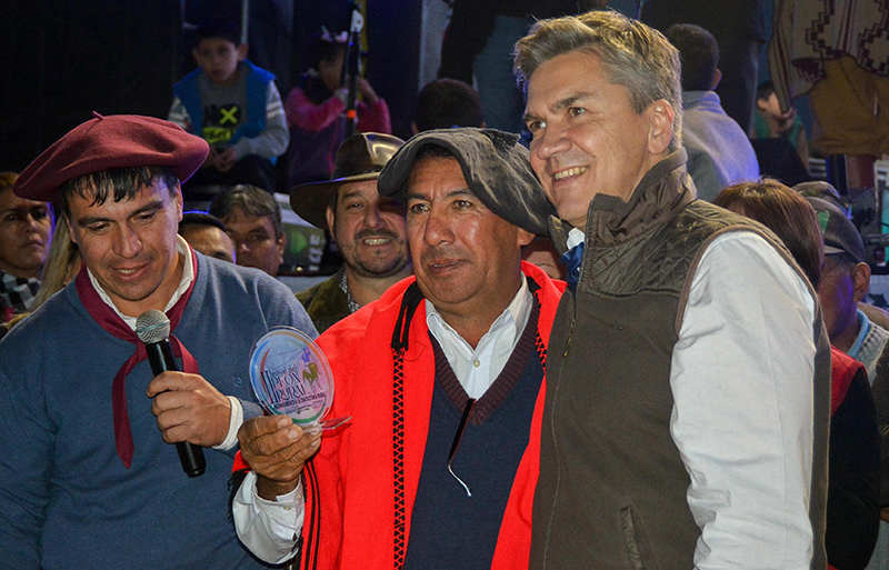 El gobernador Zdero acompañó el II Festival del Peón Rural en La Verde El gobernador Zdero acompañó el II Festival del Peón Rural en La Verde