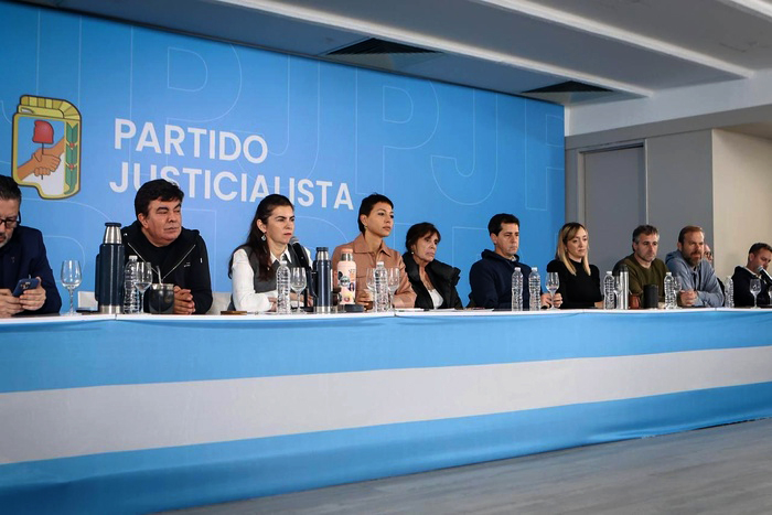 “De Ushuaia a la Quiaca: Argentina con Cristina”: intendentes de todo el país expresaron su repudio por condena a Cristina “De Ushuaia a la Quiaca: Argentina con Cristina”: intendentes de todo el país expresaron su repudio por condena a Cristina