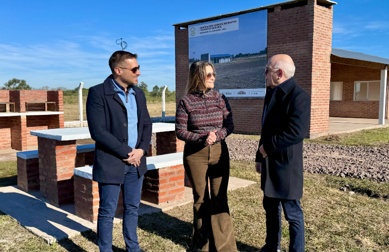 Avanza el Complejo Recreativo y Deportivo Municipal de Laguna Blanca Avanza el Complejo Recreativo y Deportivo Municipal de Laguna Blanca