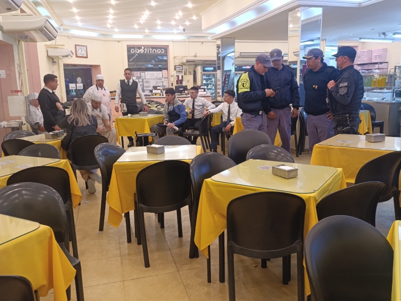 Principio de incendio en una confitería céntrica de Resistencia movilizó a la policía y bomberos Principio de incendio en una confitería céntrica de Resistencia movilizó a la policía y bomberos