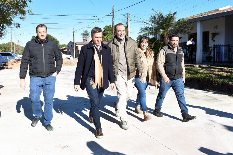 Puerto Tirol: Zdero supervisó las obras de pavimento en el barrio “17 de Octubre” Puerto Tirol: Zdero supervisó las obras de pavimento en el barrio “17 de Octubre”