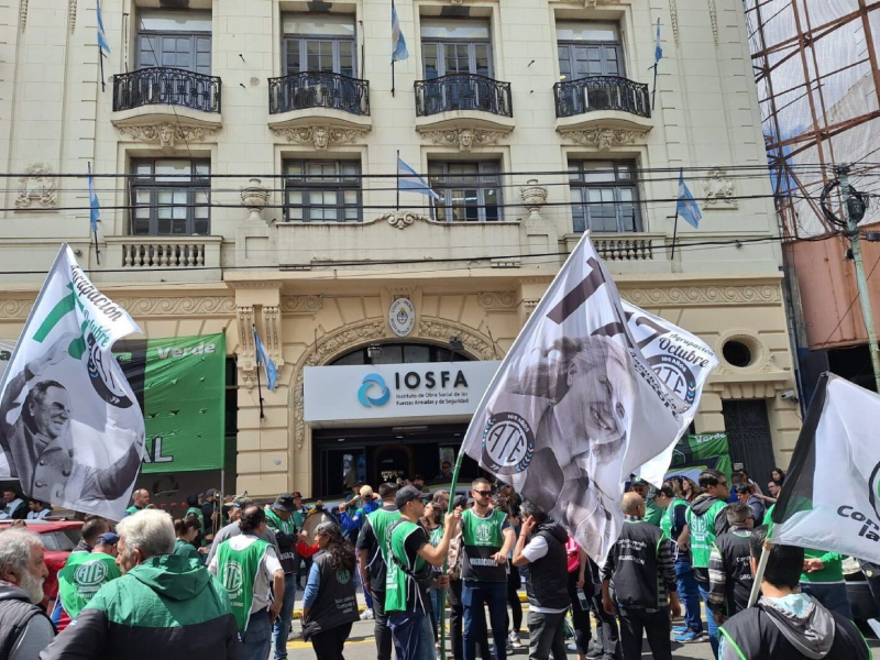 Escándalo de las coimas: ATE exige investigar a Petri por el contrato de .000 millones que firmó en IOSFA con Suizo Argentina Escándalo de las coimas: ATE exige investigar a Petri por el contrato de .000 millones que firmó en IOSFA con Suizo Argentina