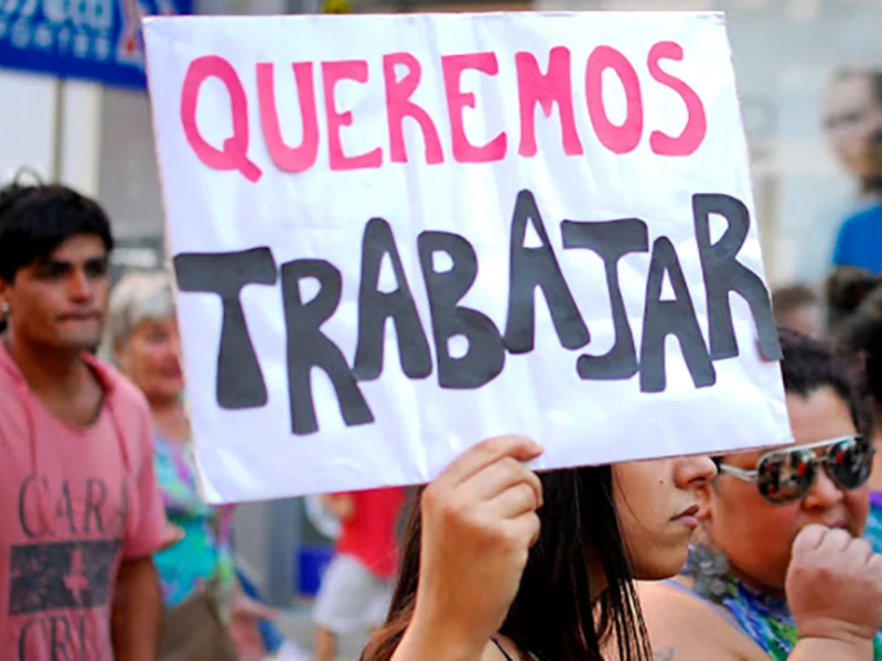Desguace del Estado: la motosierra de Milei cortó 100 mil empleos públicos Desguace del Estado: la motosierra de Milei cortó 100 mil empleos públicos