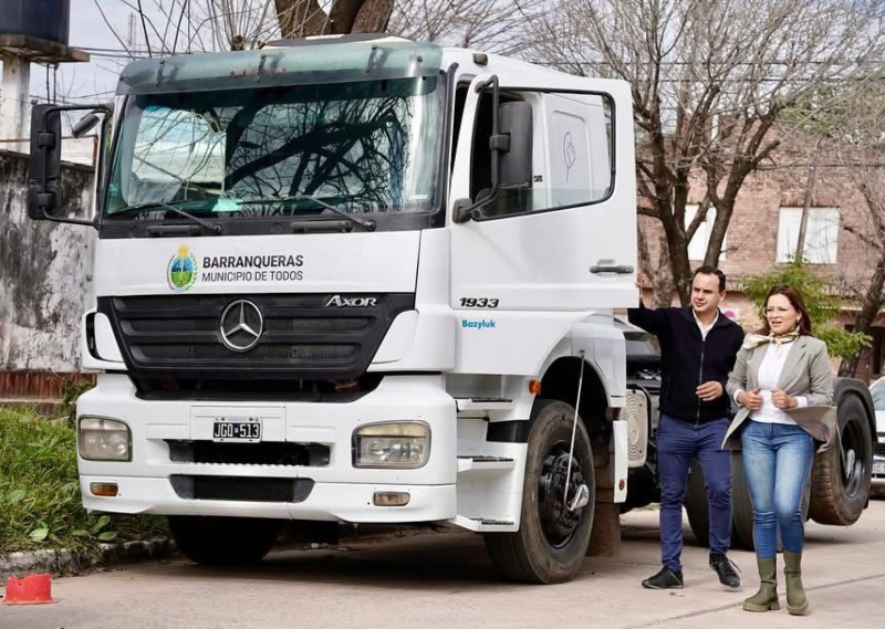 La Municipalidad de Barranqueras adquirió un nuevo camión para incorporar a su flota La Municipalidad de Barranqueras adquirió un nuevo camión para incorporar a su flota