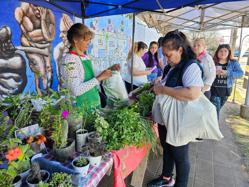 Barranqueras: alta concurrencia a la nueva edición de la Feria “Tu punto verde” Barranqueras: alta concurrencia a la nueva edición de la Feria “Tu punto verde”