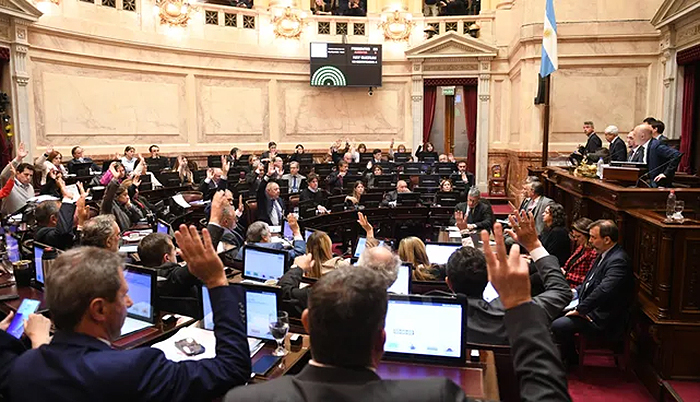 Otro golpe opositor en el Senado: aprobaron una reforma que limita los DNUs del Presidente Otro golpe opositor en el Senado: aprobaron una reforma que limita los DNUs del Presidente