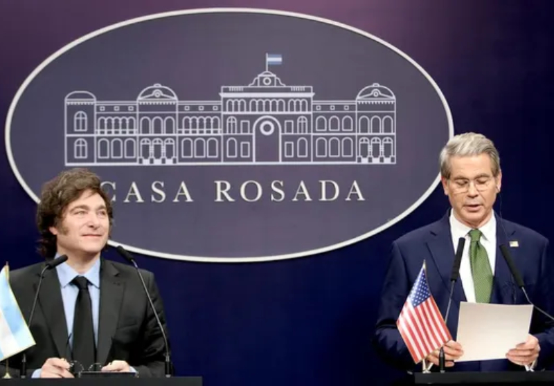 Milei le agradeció a Bessent y Trump por el “apoyo incondicional al pueblo argentino” Milei le agradeció a Bessent y Trump por el “apoyo incondicional al pueblo argentino”