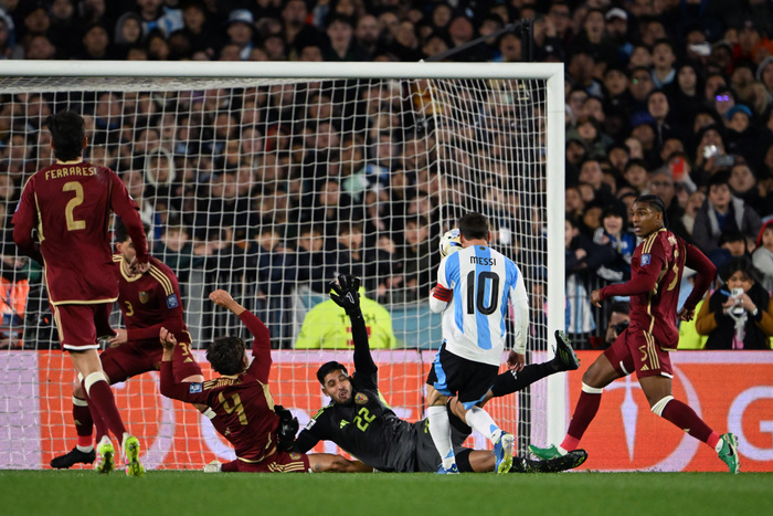 Messi-show en una noche de despedida oficial: Argentina goleó a Venezuela 3-0 Messi-show en una noche de despedida oficial: Argentina goleó a Venezuela 3-0