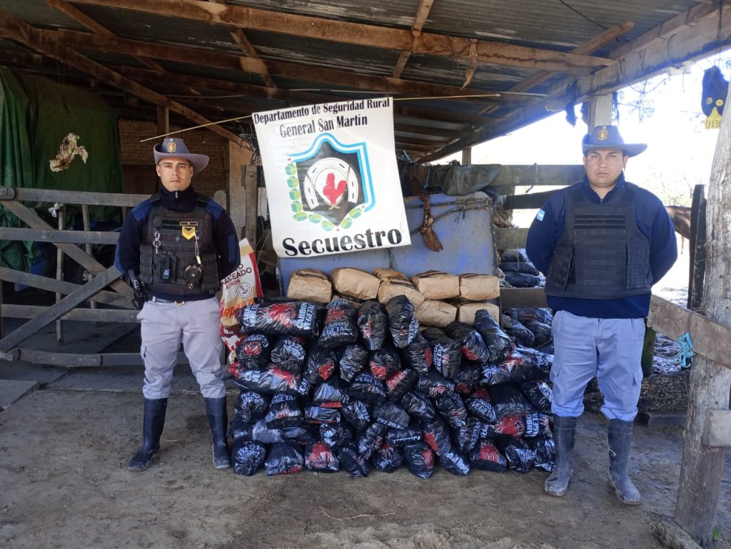 Secuestraron más de 300 kilos de carbón vegetal transportados sin guía Secuestraron más de 300 kilos de carbón vegetal transportados sin guía