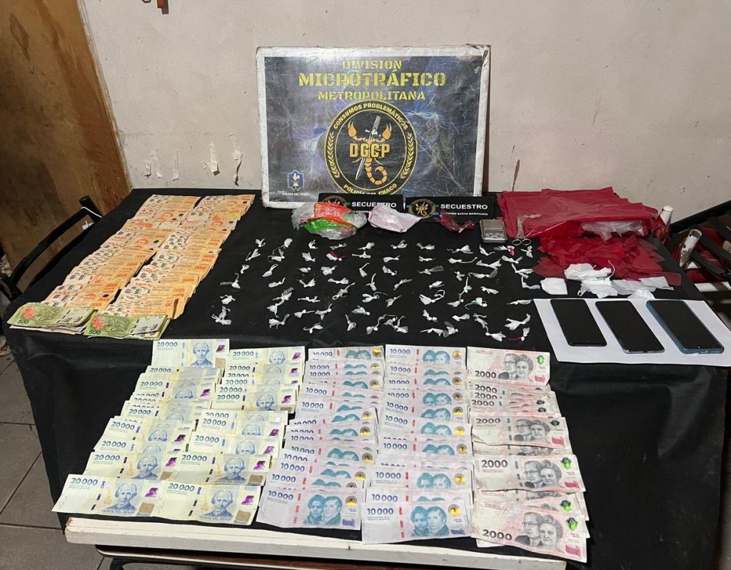 Allanan una vivienda en el Barberán: secuestran droga y dinero Allanan una vivienda en el Barberán: secuestran droga y dinero