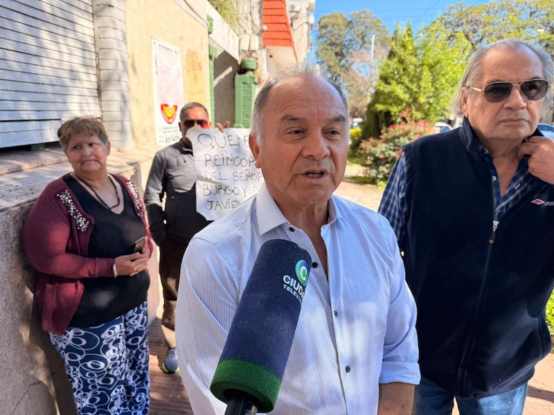 Jubilados autoconvocados tomaron la Asociación Mutual: “Pretendemos que se cumpla el estatuto” Jubilados autoconvocados tomaron la Asociación Mutual: “Pretendemos que se cumpla el estatuto”