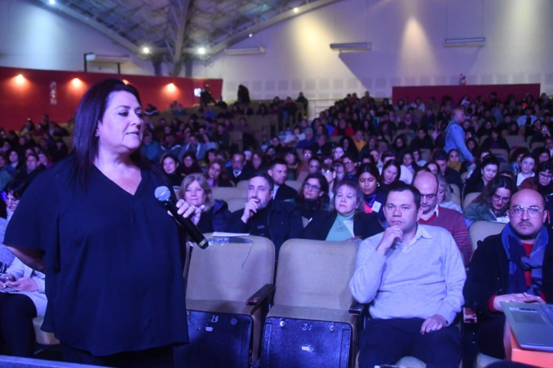 Red Aprende: más de 18 mil docentes de Secundarios se capacitaron en “Nuevas formas de enseñar y aprender” Red Aprende: más de 18 mil docentes de Secundarios se capacitaron en “Nuevas formas de enseñar y aprender”