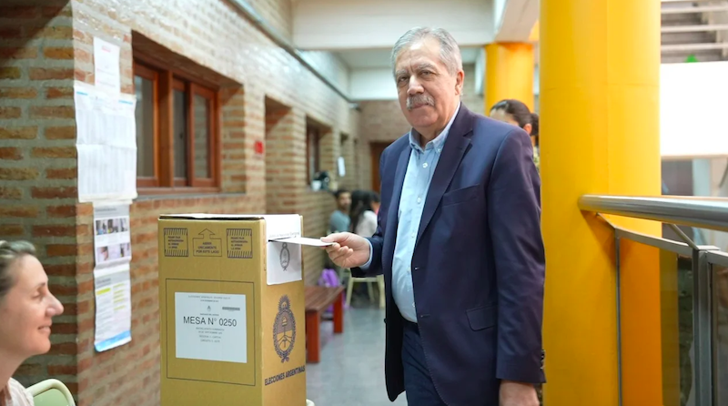 Con más del 70 por ciento, Elías Suárez del Frente Cívico es el nuevo gobernador de Santiago del Estero Con más del 70 por ciento, Elías Suárez del Frente Cívico es el nuevo gobernador de Santiago del Estero