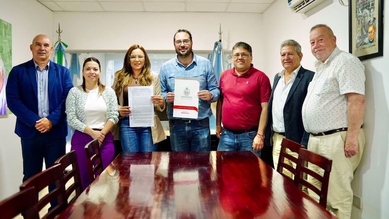 El Municipio de Barranqueras y el CEIS firmaron convenio para proyectos de capacitación El Municipio de Barranqueras y el CEIS firmaron convenio para proyectos de capacitación