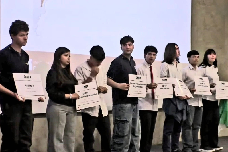 Estudiantes chaqueños se destacaron en las Olimpiadas Nacionales de Informática, Innovación, Electrónica y Tecnología Estudiantes chaqueños se destacaron en las Olimpiadas Nacionales de Informática, Innovación, Electrónica y Tecnología