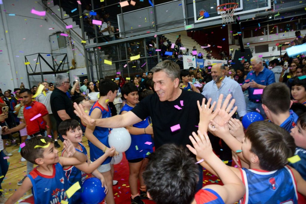 El gobernador inauguró las obras de refacción y ampliación del club Villa San Martín El gobernador inauguró las obras de refacción y ampliación del club Villa San Martín