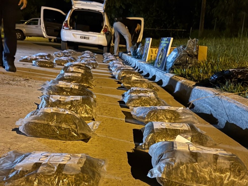 Cae en La Leonesa con más de 53 kilos de marihuana: intentó huir a pie pero fue detenido Cae en La Leonesa con más de 53 kilos de marihuana: intentó huir a pie pero fue detenido