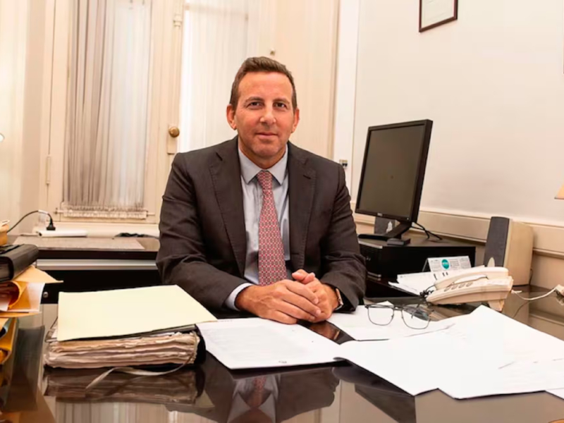 Denuncian al candidato de Milei a la Corte Suprema por plagio y uso de la IA en un libro Denuncian al candidato de Milei a la Corte Suprema por plagio y uso de la IA en un libro