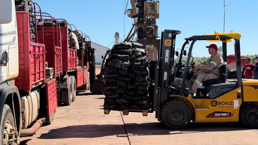 Puerto de Barranqueras: productores del norte exportaron carbón vegetal a Brasil Puerto de Barranqueras: productores del norte exportaron carbón vegetal a Brasil