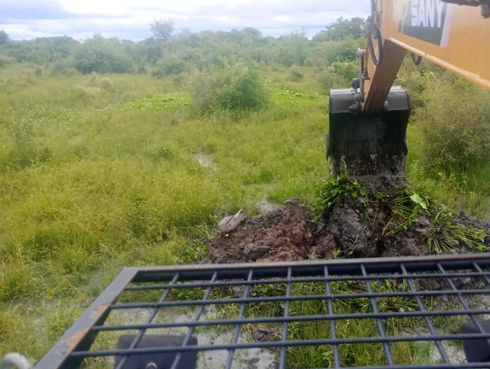 Las Garcitas: el gobierno provincial continúa con los trabajos de limpieza y desobstrucción de canales Las Garcitas: el gobierno provincial continúa con los trabajos de limpieza y desobstrucción de canales