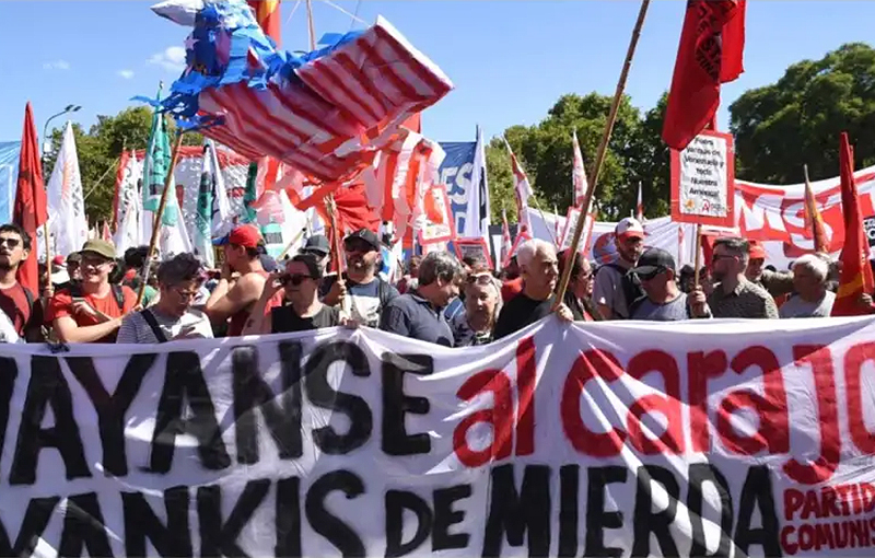 Argentinos marcharon a la Embajada de EE.UU. contra la intervención militar en Venezuela Argentinos marcharon a la Embajada de EE.UU. contra la intervención militar en Venezuela