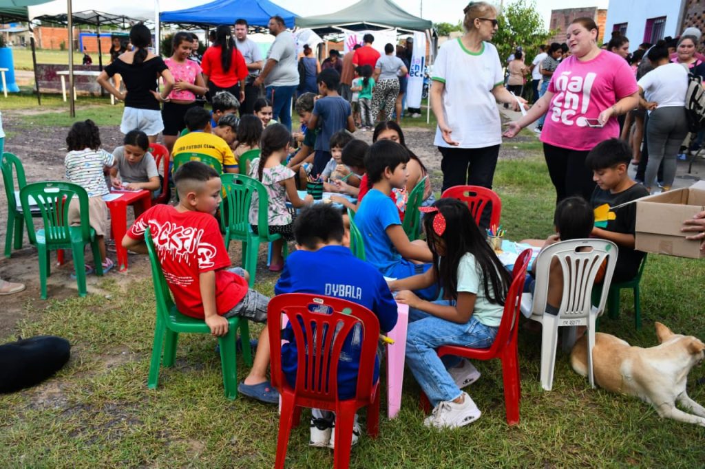Comuna y provincia asistieron a familias del barrio La Rubita, tras el temporal del viernes Comuna y provincia asistieron a familias del barrio La Rubita, tras el temporal del viernes
