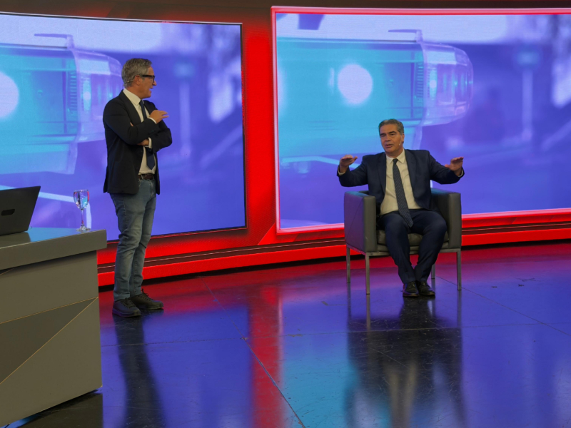 Capitanich defendió el trabajo, el crecimiento sostenido y la obra pública como la verdadera política social Capitanich defendió el trabajo, el crecimiento sostenido y la obra pública como la verdadera política social