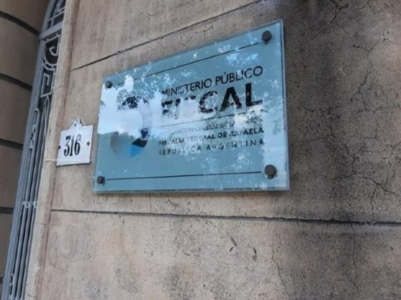 Un médico y una farmacéutica van a juicio acusados de defraudar al PAMI con la emisión de más de 600 recetas apócrifas Un médico y una farmacéutica van a juicio acusados de defraudar al PAMI con la emisión de más de 600 recetas apócrifas