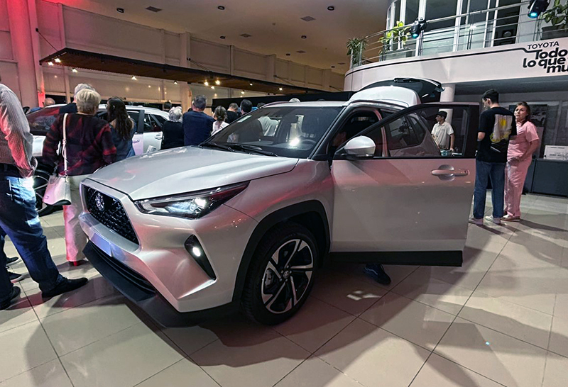 En Derka y Vargas presentaron el esperado Yaris Cross de Toyota En Derka y Vargas presentaron el esperado Yaris Cross de Toyota