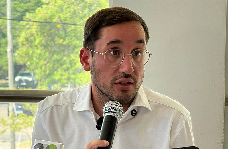 Pérez Pons declaró y aportó pruebas a la causa de la Bolsa por los .800 millones del Municipio de Sáenz Peña Pérez Pons declaró y aportó pruebas a la causa de la Bolsa por los .800 millones del Municipio de Sáenz Peña