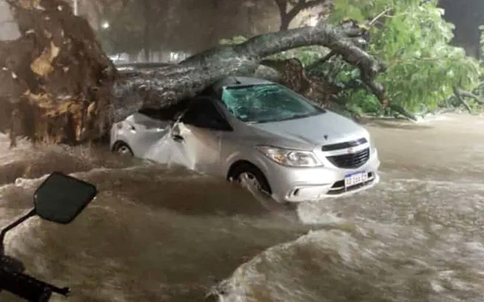 Fuerte temporal en Tucumán: suspendieron las clases en toda la provincia hasta al viernes Fuerte temporal en Tucumán: suspendieron las clases en toda la provincia hasta al viernes
