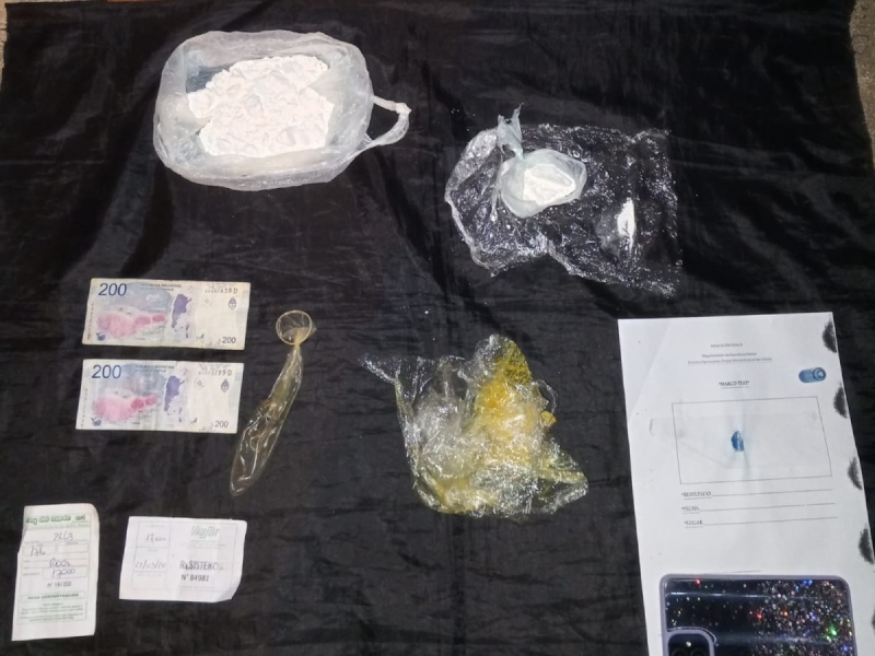 Secuestran más de 200 gramos de cocaína en la terminal de San Martín y detienen a una mujer Secuestran más de 200 gramos de cocaína en la terminal de San Martín y detienen a una mujer